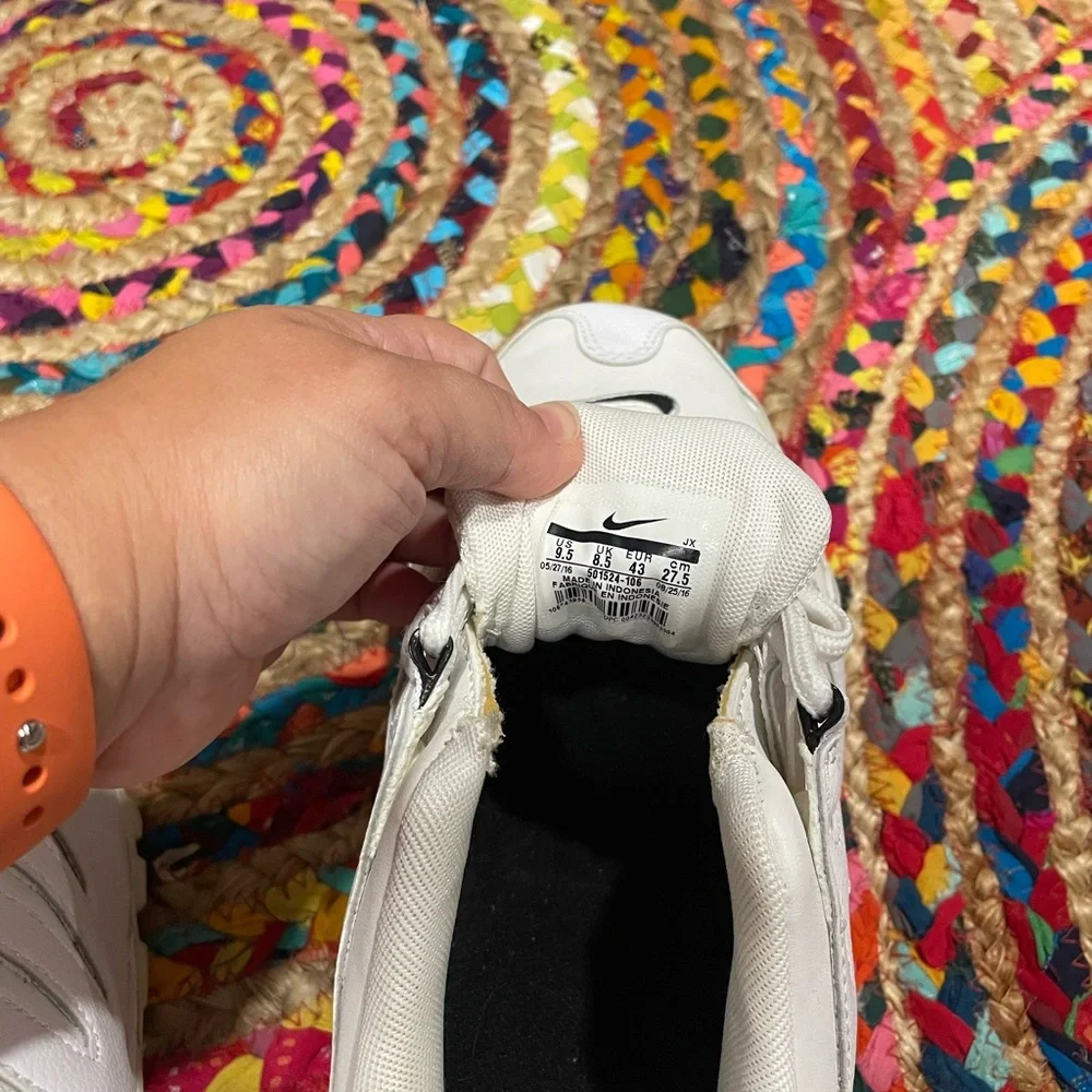 Nike Shox White Athletic Shoes - Picture 6 of 6